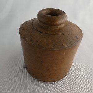 Japanese clay water dropper for writing.