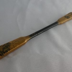 Japanese Edo period ladies hair ornament "kogai". Lacquered wood painting over in gold. Signed.