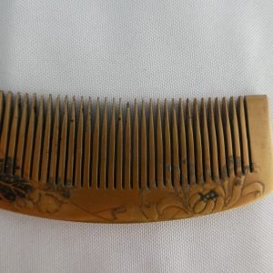 Japanese Edo period ladies comb lacquered overlayed in gold "makie".