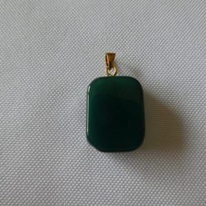 Dark jade. 18K gold loop.