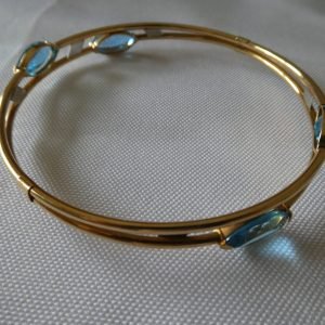 Blue topaz bracelet in 18K.